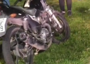 Acidente entre carro e moto deixa três pessoas feridas em Poços