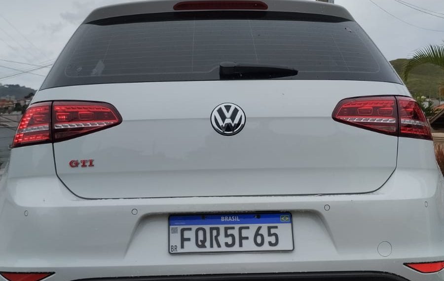 PM de Poços de Caldas apreende carro clonado e prende suspeito