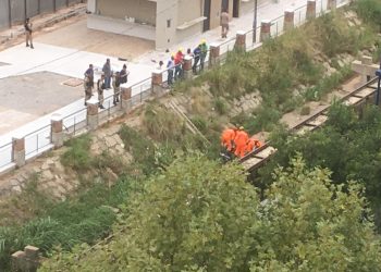 Bombeiros resgatam homem que caiu em rio no centro de Poços de Caldas