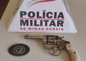 Idoso é detido por porte ilegal de arma de fogo.