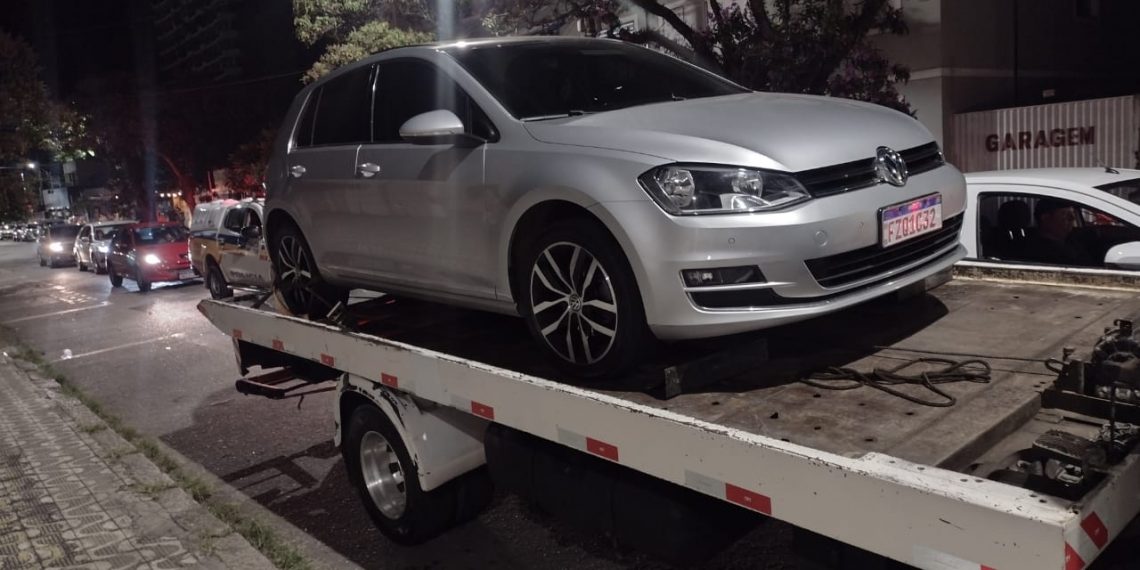 Polícia Militar apreende em Poços carro roubado em Rio Claro (SP)