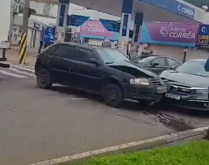 Acidente entre dois carros é registrado em Poços de Caldas