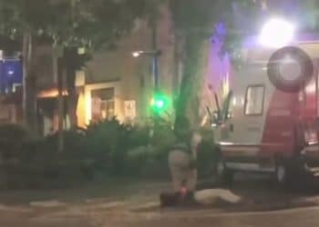 VÍDEO | Mulher é rendida e presa por Policial Militar após ameaçá-lo no centro de Poços de Caldas