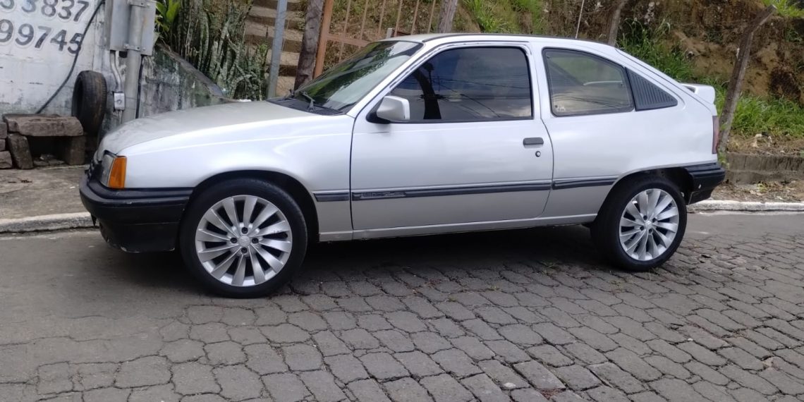 Carro é furtado na zona leste de Poços de Caldas