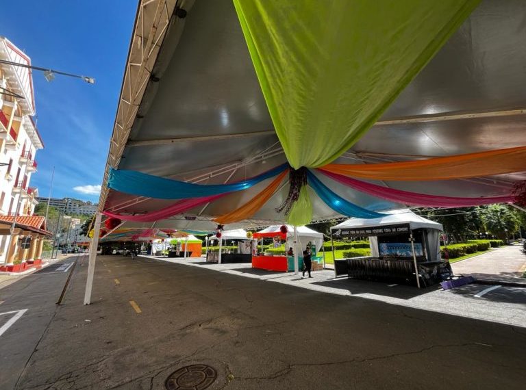 Prefeitura de Poços proíbe garrafas de vidro nos locais dos shows