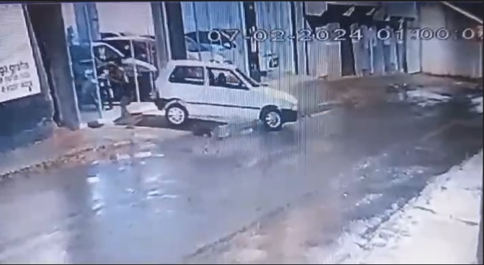 VÍDEO: casal é preso após invadir concessionária e furtar veículo