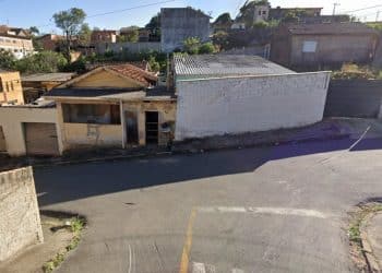 Rua Narciso Ferreira, no São José em Poços de Caldas, se torna mão única