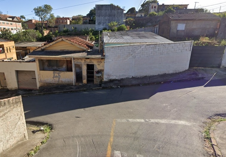 Rua Narciso Ferreira, no São José em Poços de Caldas, se torna mão única