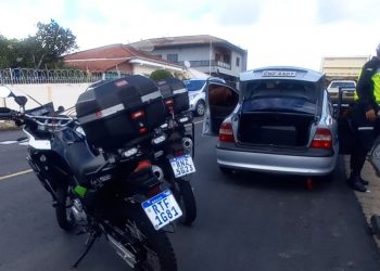 Motorista tem veículo apreendido após dar ‘cavalo de pau’ ao avistar blitz em Poços de Caldas