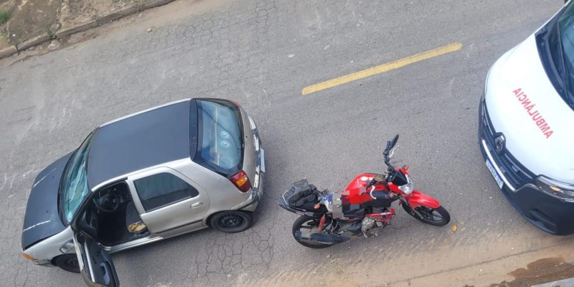 Acidente entre carro e moto é registrado na zona oeste de Poços