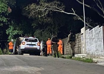 Cárcere privado: Adolescente se entrega após 12 horas de negociação com a PM em Poços