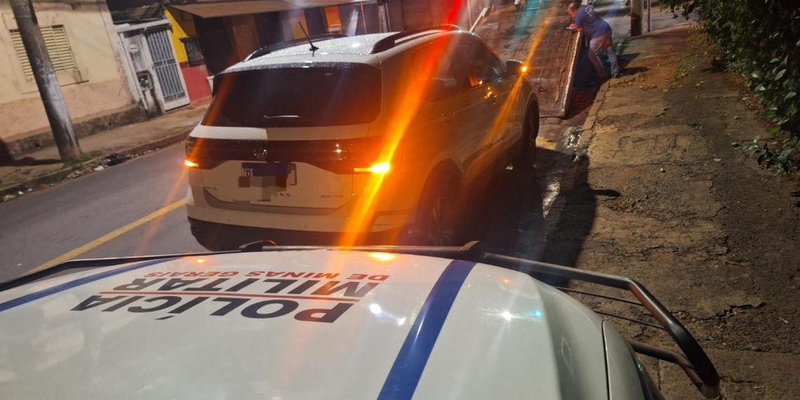 Carro roubado em Mogi Guaçu é recuperado em Poços de Caldas