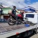 Motociclista é preso por direção perigosa após tentar fugir da PM e bater em viatura em Poços