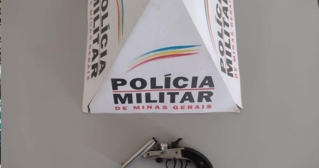 Arma de fogo encontrada em guarda-roupas é apreendida em Poços de Caldas