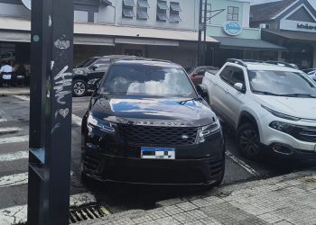 Empresário foge de abordagem em carro de luxo com mais de R$ 20 mil em multas e dívidas de IPVA