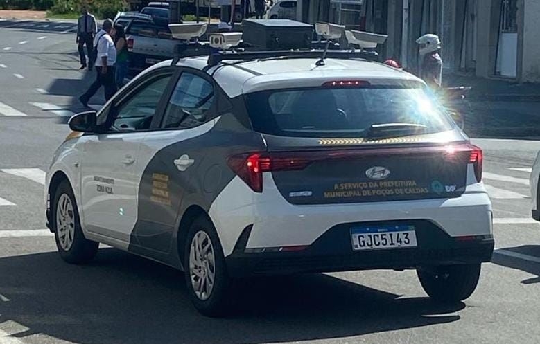 Carro da EXParking auxiliará na verificações da Zona Azul de Poços de Caldas
