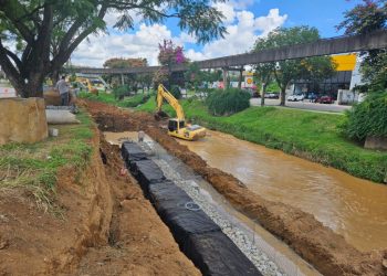 Prefeitura continua obras de gabiões na Avenida João Pinheiro em Poços de Caldas