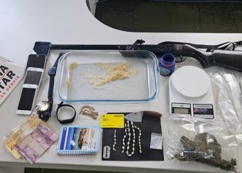 Polícia Militar apreende adolescente, drogas e réplica de arma em Botelhos