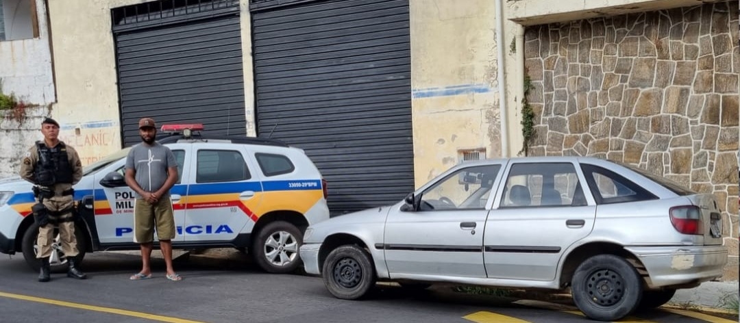 PM recupera carro furtado em Poços de Caldas