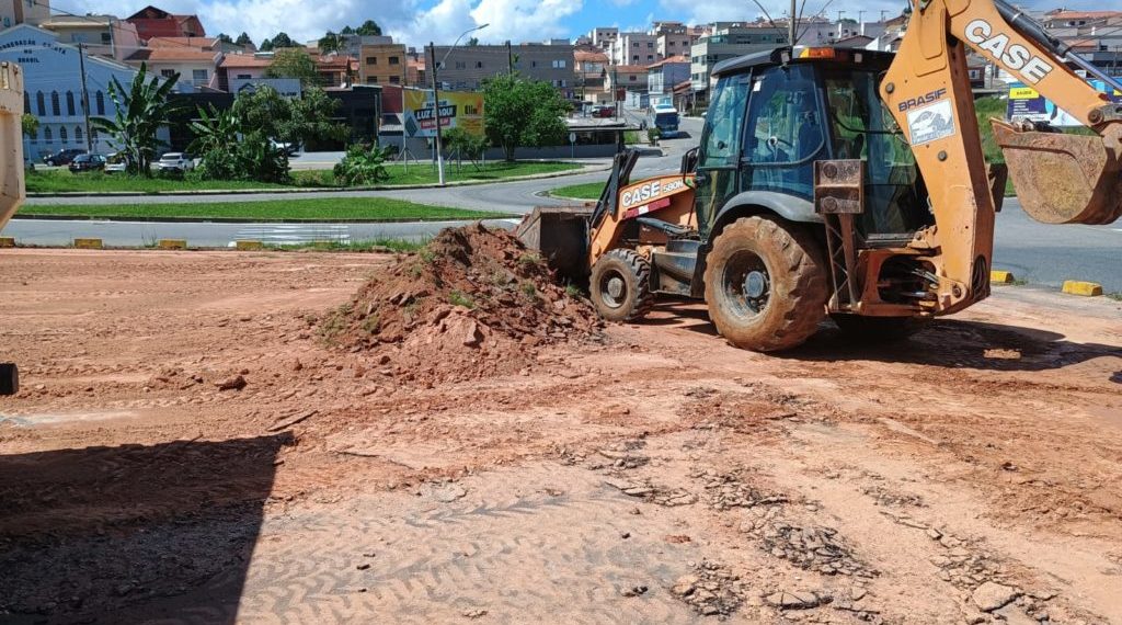 Prefeitura inicia obras de nova praça no Nova Aurora em Poços de Caldas