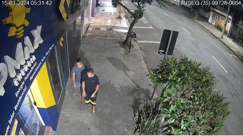 Vídeo: ladrões são flagrados invadindo loja em Poços de Caldas