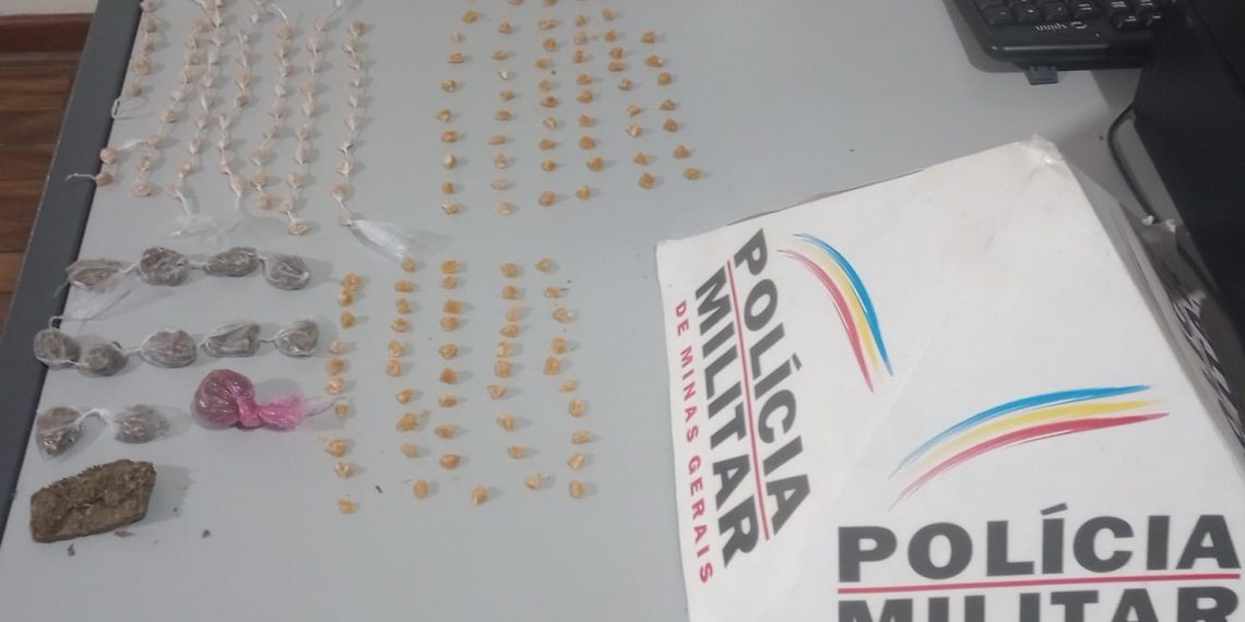Tático Móvel prende suspeito e apreende adolescentes com drogas na Zona Sul de Poços de Caldas