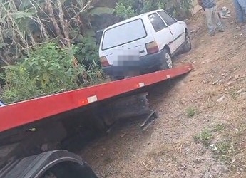 Carro furtado é recuperado em Poços de Caldas
