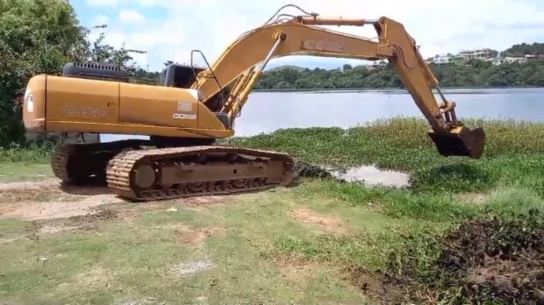 Prefeitura de Poços de Caldas promove a retirada de aguapés da represa Bortolan