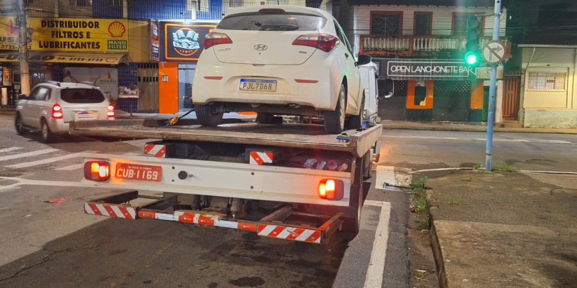 Carro adulterado é apreendido e suspeito é preso pela PM em Poços de Caldas