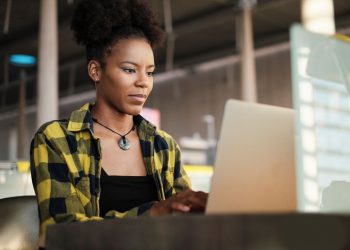 MEC lança cursos gratuitos e online de inglês e espanhol com certificado