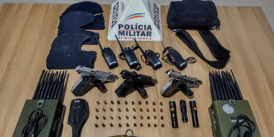Criminosos abandonam armamento e munição durante fuga no Sul de Minas