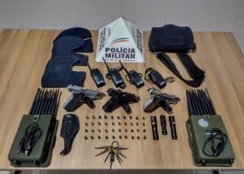 Criminosos abandonam armamento e munição durante fuga no Sul de Minas