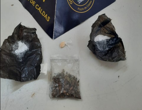 GCM apreende drogas no centro de Poços de Caldas