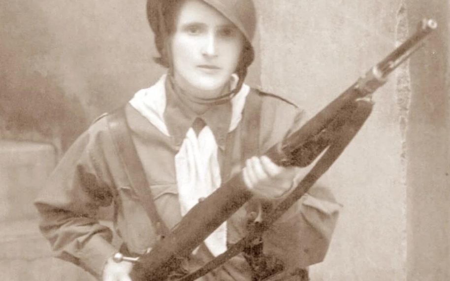 Restos mortais de professora que lutou em 32 são levados para Mausoléu em São João da Boa Vista