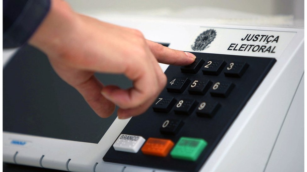 Jovens de 16 a 18 anos podem tirar 1º título de eleitor até 8 de maio