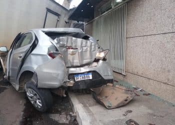 Caminhão perde freio e atinge vários veículos Andradas; duas pessoas ficaram feridas