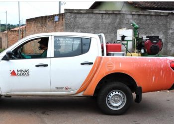 Andradas usa carro “fumacê” em combate à dengue