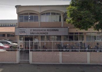 Homem invade delegacia, ameaça servidores com faca e morre após ser baleado no sul de Minas