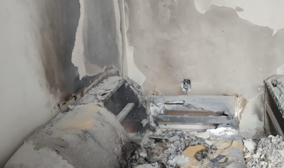 URGENTE| Celular explode e causa incêndio em apartamento em Poços