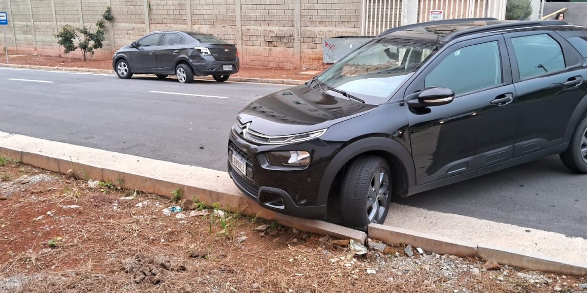 Condutor é preso por embriaguez após atingir outro carro em Poços de Caldas