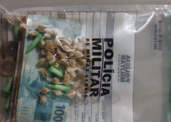 Adolescentes são apreendidos suspeitos de tráfico de drogas em Poços