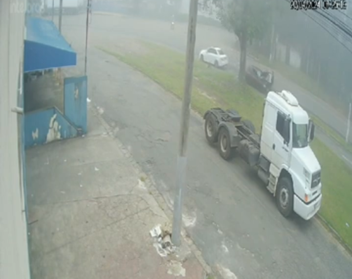 Vídeo | Jovem é atropelado por homem após briga em boate em Poços