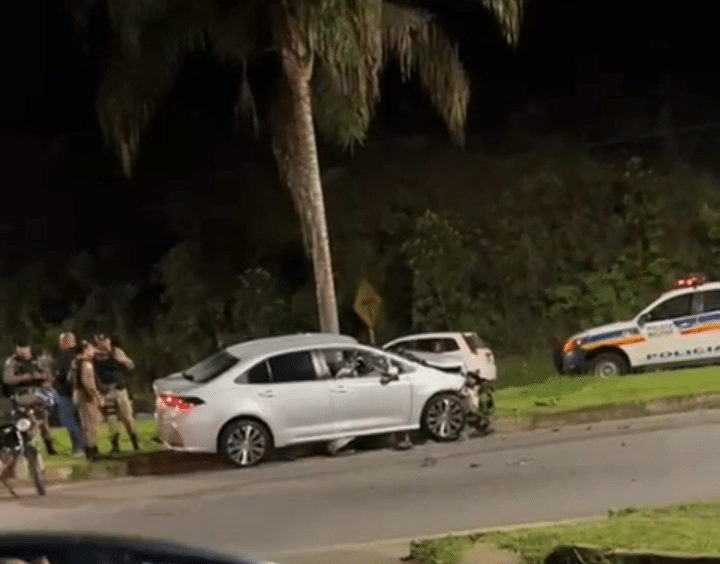 Motociclista é atingido por motorista com sinais de embriaguez em Poços
