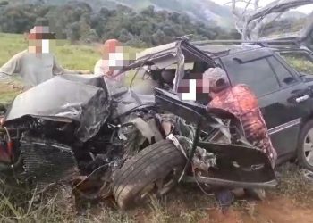 Acidente entre carro e caminhão deixa homem e mulher feridos na MG-455