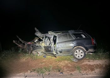 Caminhoneiro tenta desviar de trator e causa acidente grave em Andradas