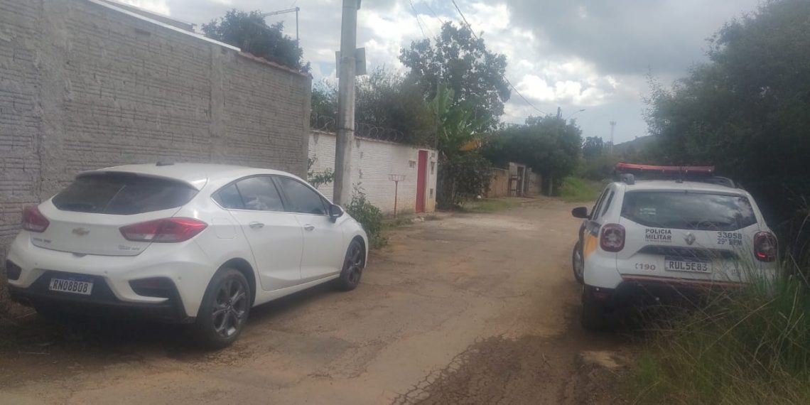 Carro levado em assalto é recuperado pela PM de Poços de Caldas