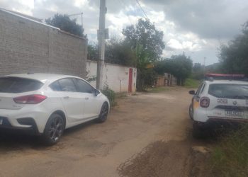 Carro levado em assalto é recuperado pela PM de Poços de Caldas