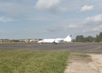 Maiara e Maraisa embarcam no aeroporto de Poços após show em Caldas