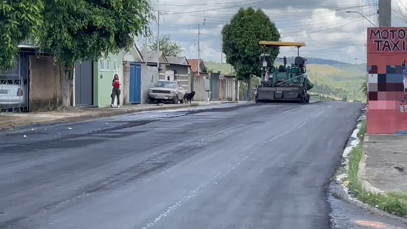 Obras de asfaltamento prosseguem na Zona Sul de Poços de Caldas
