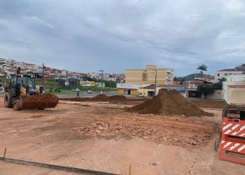 Obras de praça no Nova Aurora seguem em andamento em Poços de Caldas